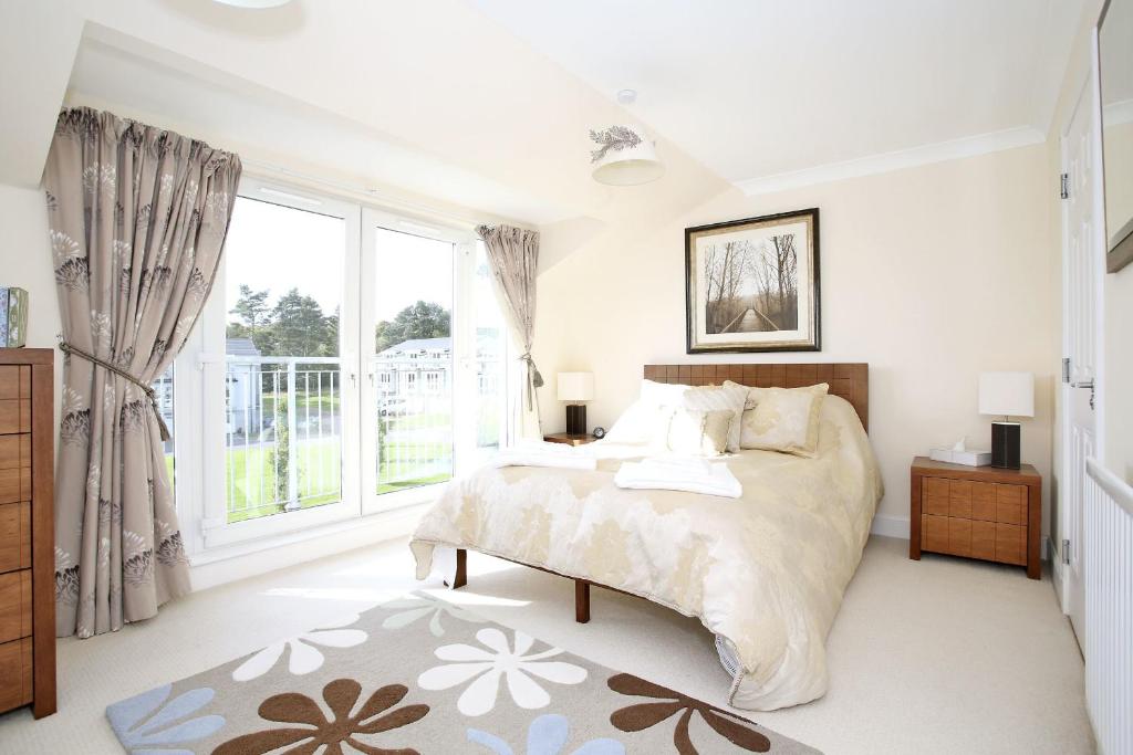 A bed or beds in a room at Friarsfield Mews 