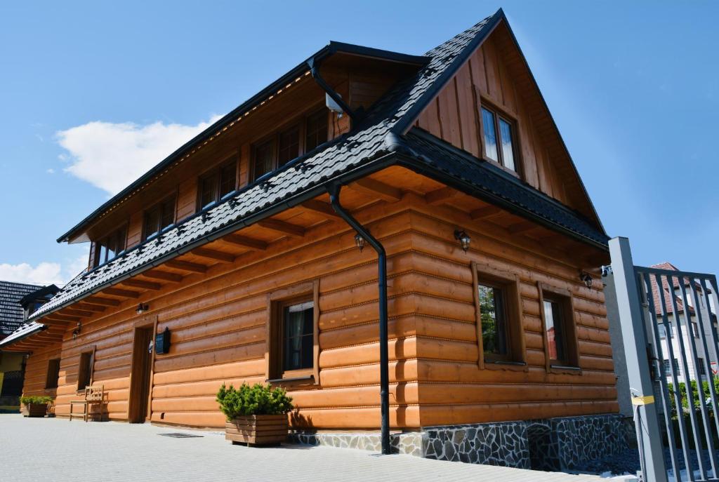 Budova, v ktorej sa dovolenkový dom nachádza