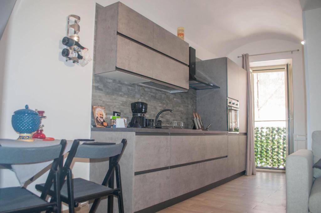 A kitchen or kitchenette at Carmencyta home