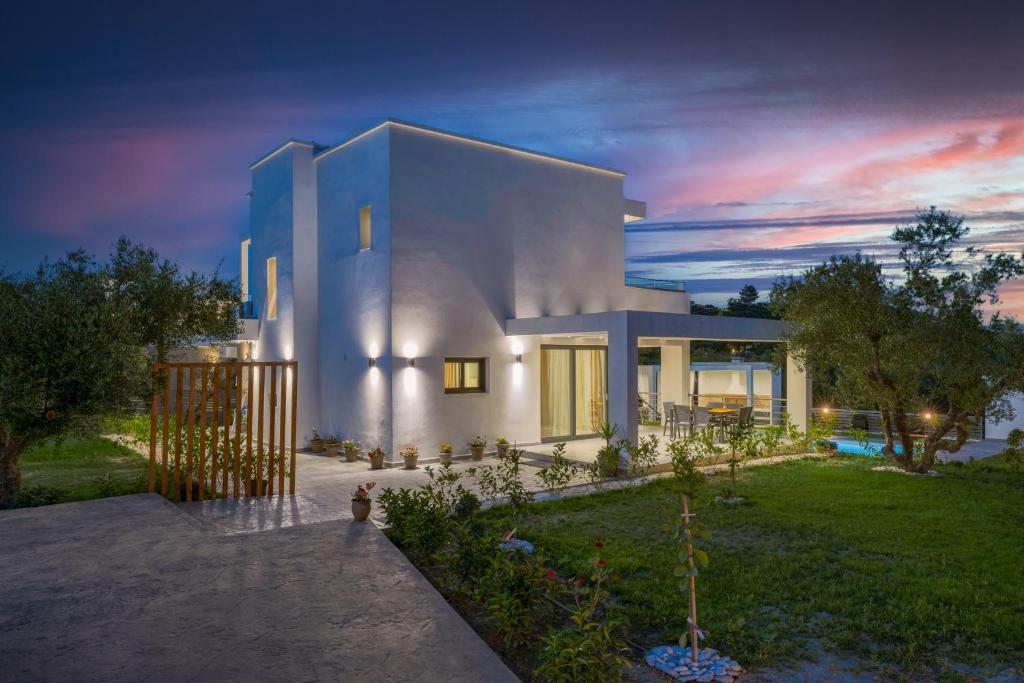 Zahrada ubytování Johnny's White Luxury Villa