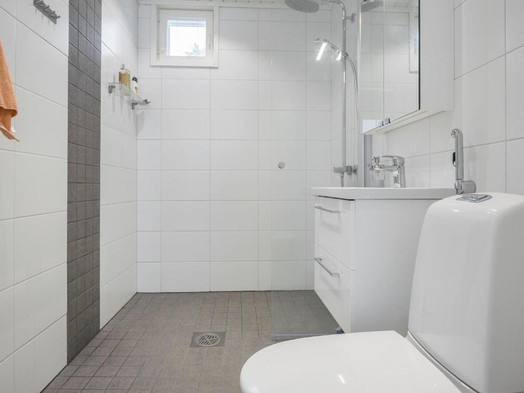 Koupelna v ubytování Holiday Home Villa kuortane by Interhome