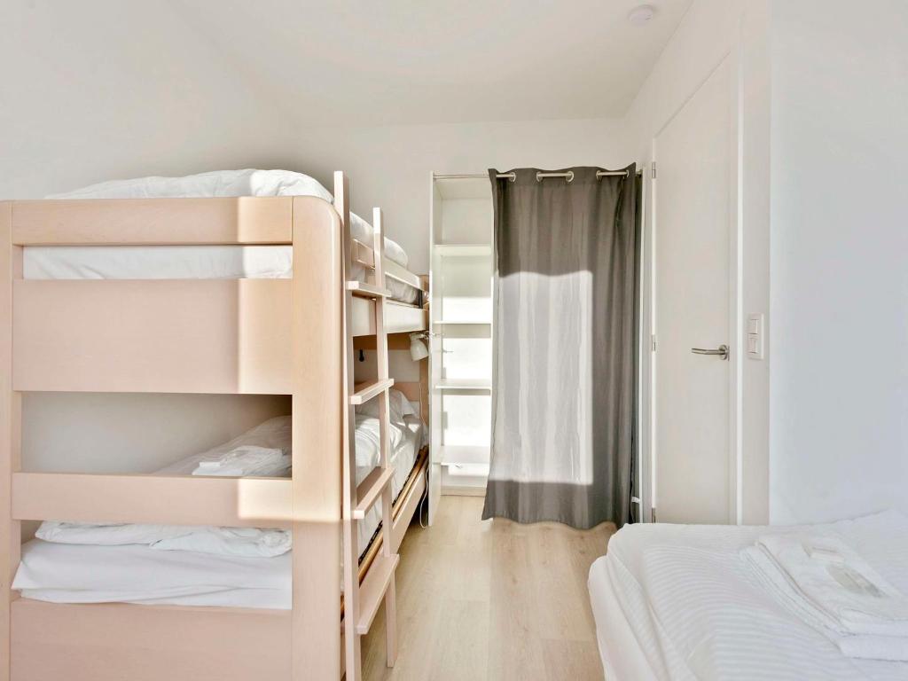 Postel nebo postele na pokoji v ubytování Apartment L'Espérance sur mer by Interhome