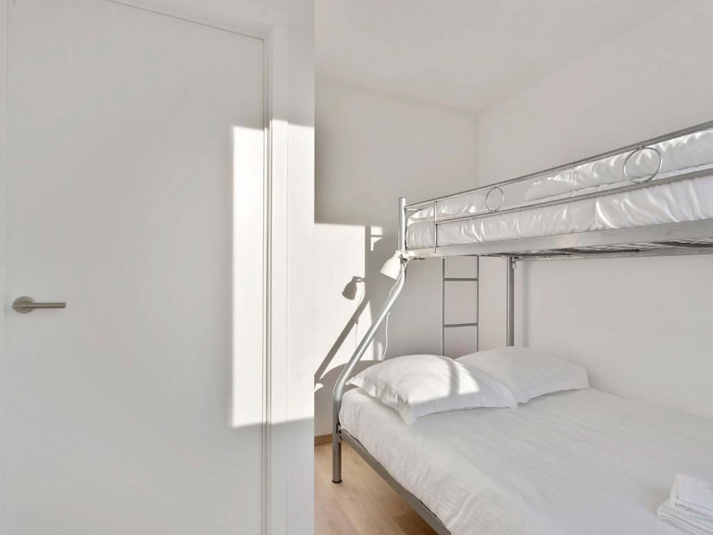 Postel nebo postele na pokoji v ubytování Apartment L'Espérance sur mer by Interhome