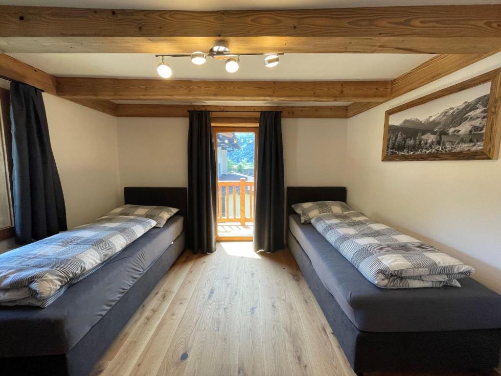 Posteľ alebo postele v izbe v ubytovaní Holiday Home Haus Nussbaum by Interhome