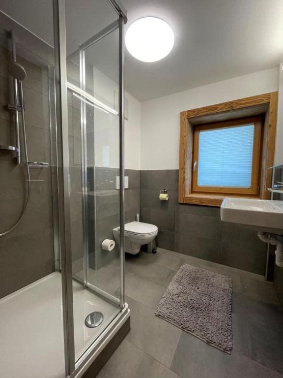 Kúpeľňa v ubytovaní Holiday Home Haus Nussbaum by Interhome