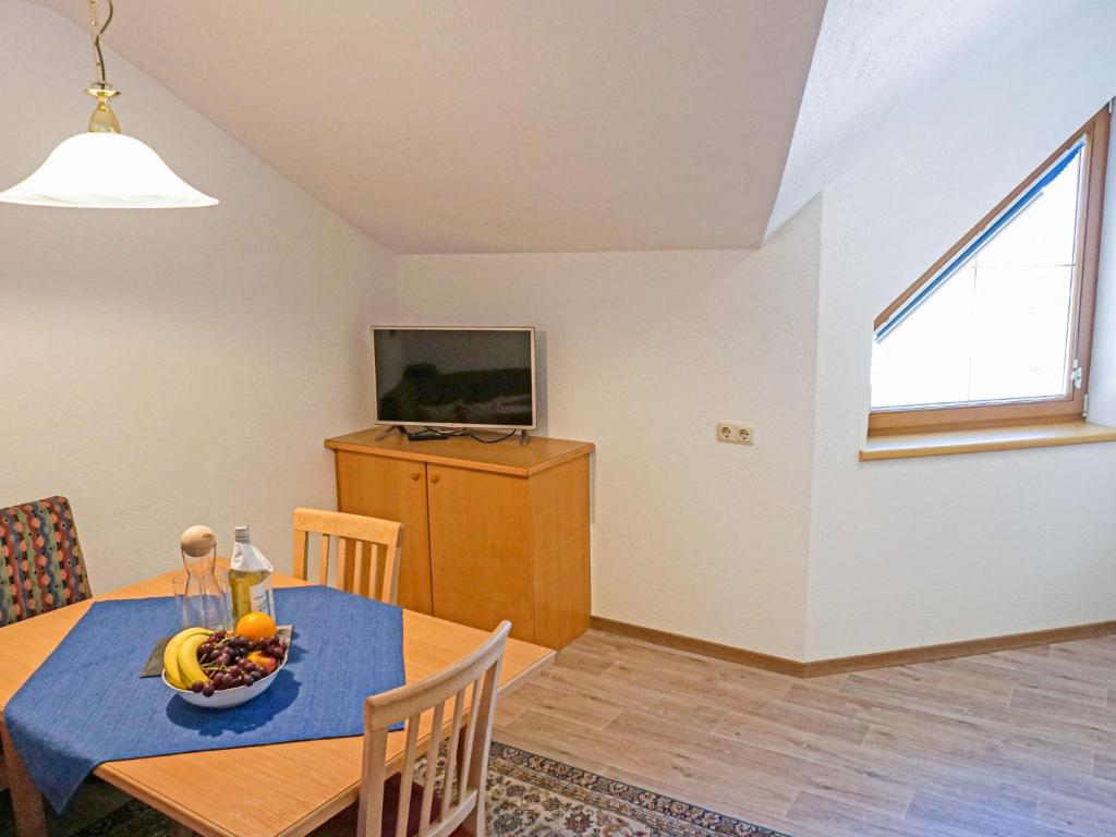 Televízia a/alebo spoločenská miestnosť v ubytovaní Apartment Apart 107 Wiesenhof by Interhome