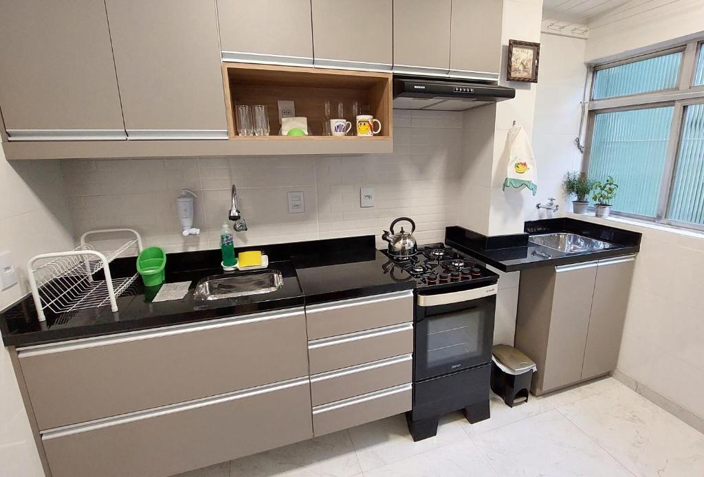 Kuchyň nebo kuchyňský kout v ubytování Apartamento Top, 3 quartos, Wi-Fi 300 Mbps