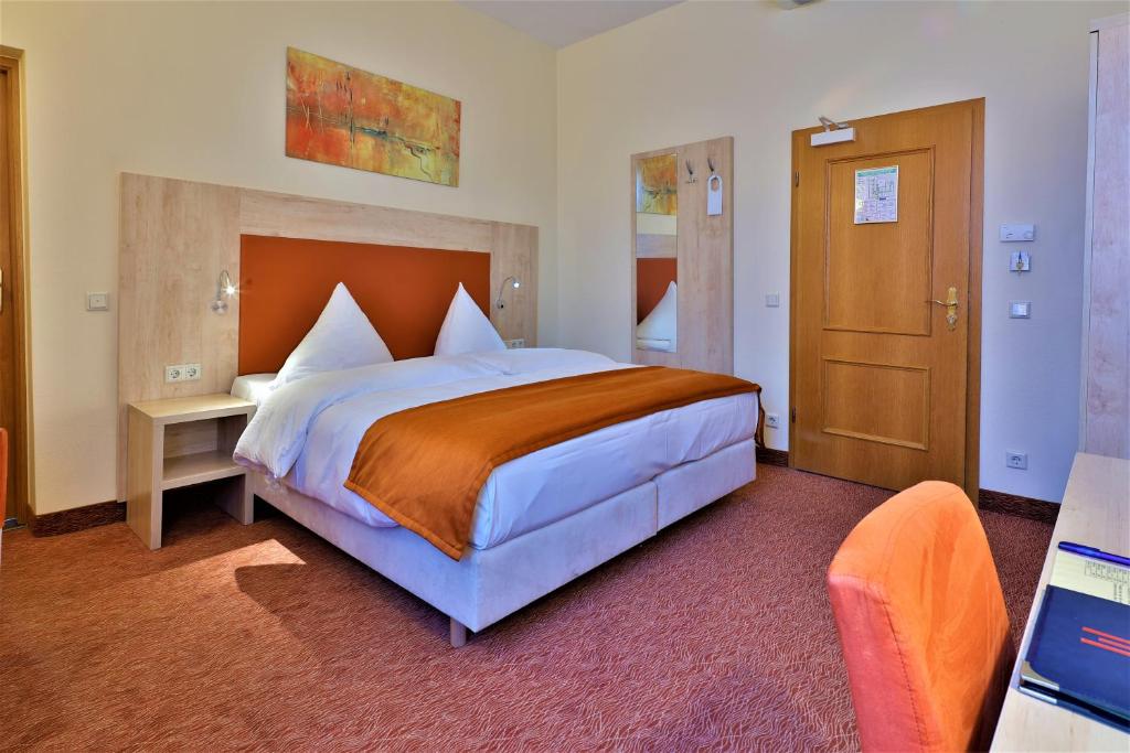 Postel nebo postele na pokoji v ubytování City Partner Hotel Holländer Hof