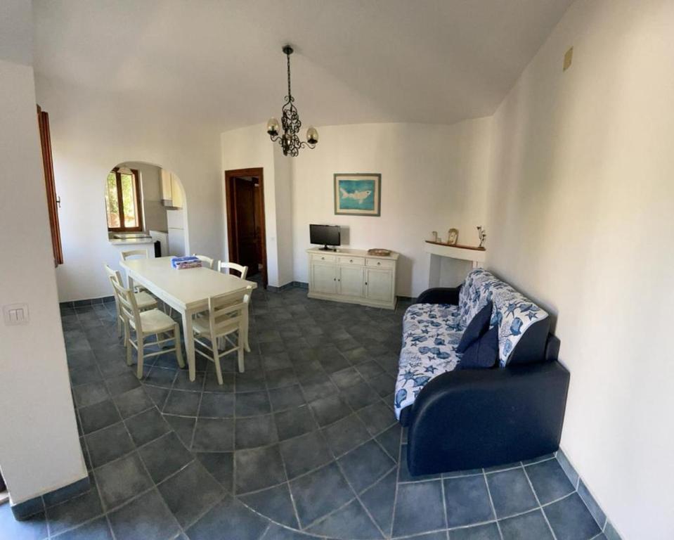 a living room with a couch and a table at Trilo Lu Rattali in San Teodoro