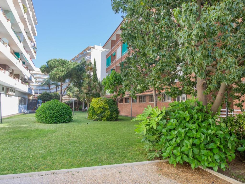 Vonkajšia záhrada v ubytovaní Apartment Felix by Interhome