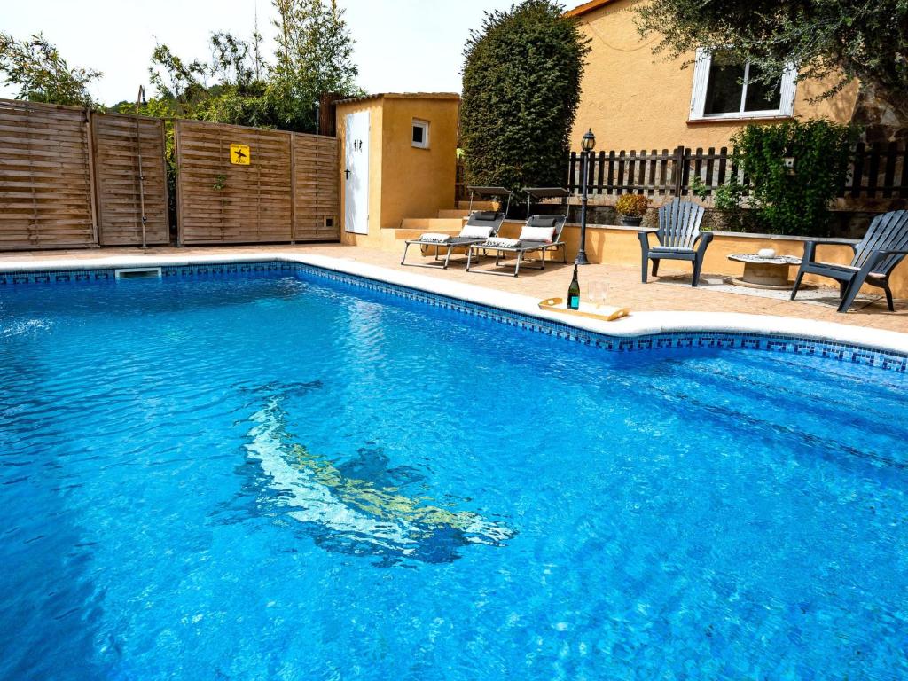 Bazén v ubytovaní Holiday Home Can Alma by Interhome alebo v jeho blízkosti