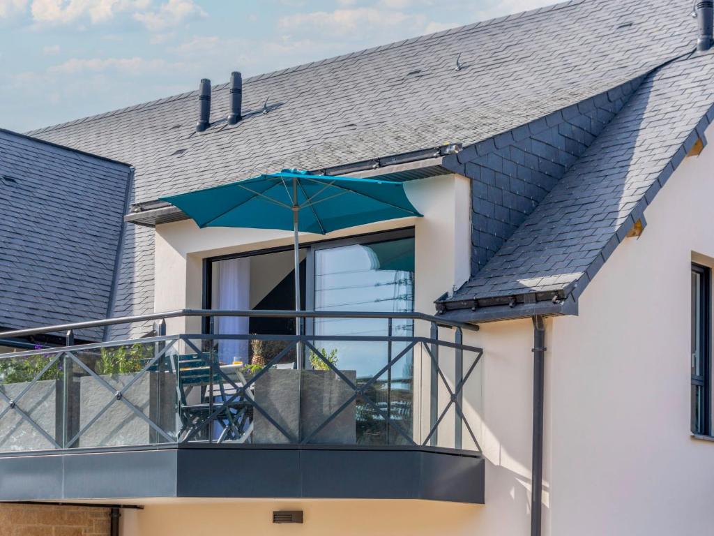 Balkón alebo terasa v ubytovaní Apartment Les Villas du Men Du-1 by Interhome
