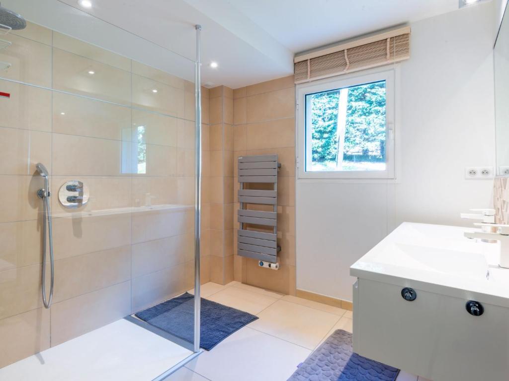 Kúpeľňa v ubytovaní Holiday Home l'Agon by Interhome