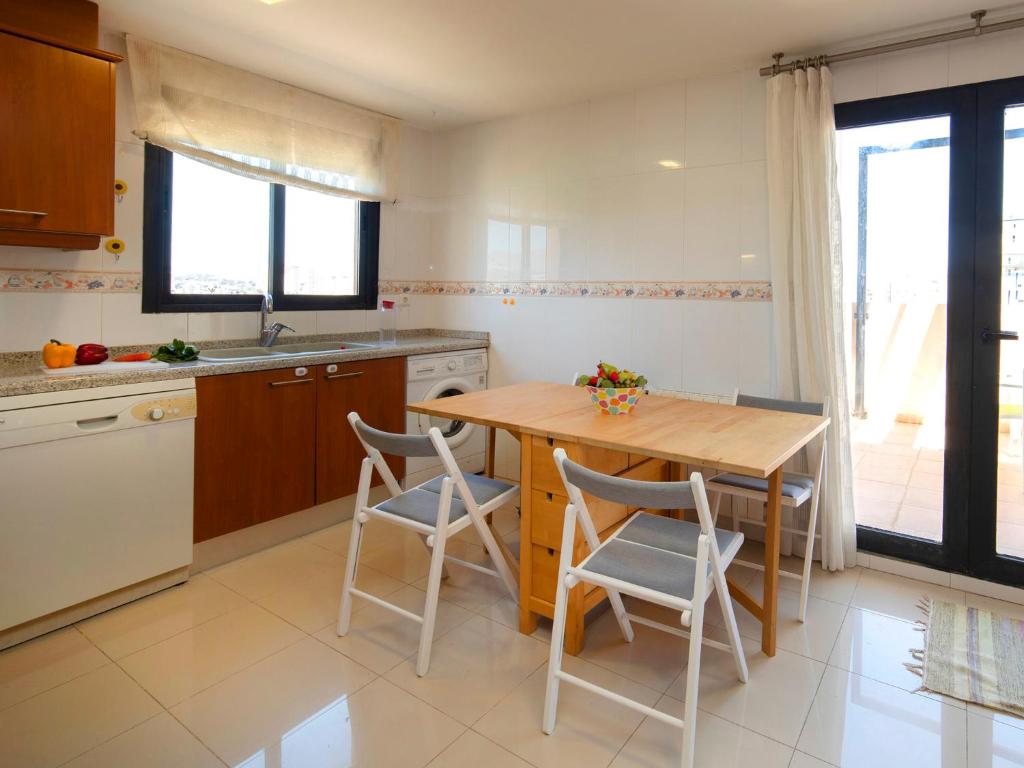 Kuchyň nebo kuchyňský kout v ubytování Apartment Morello by Interhome