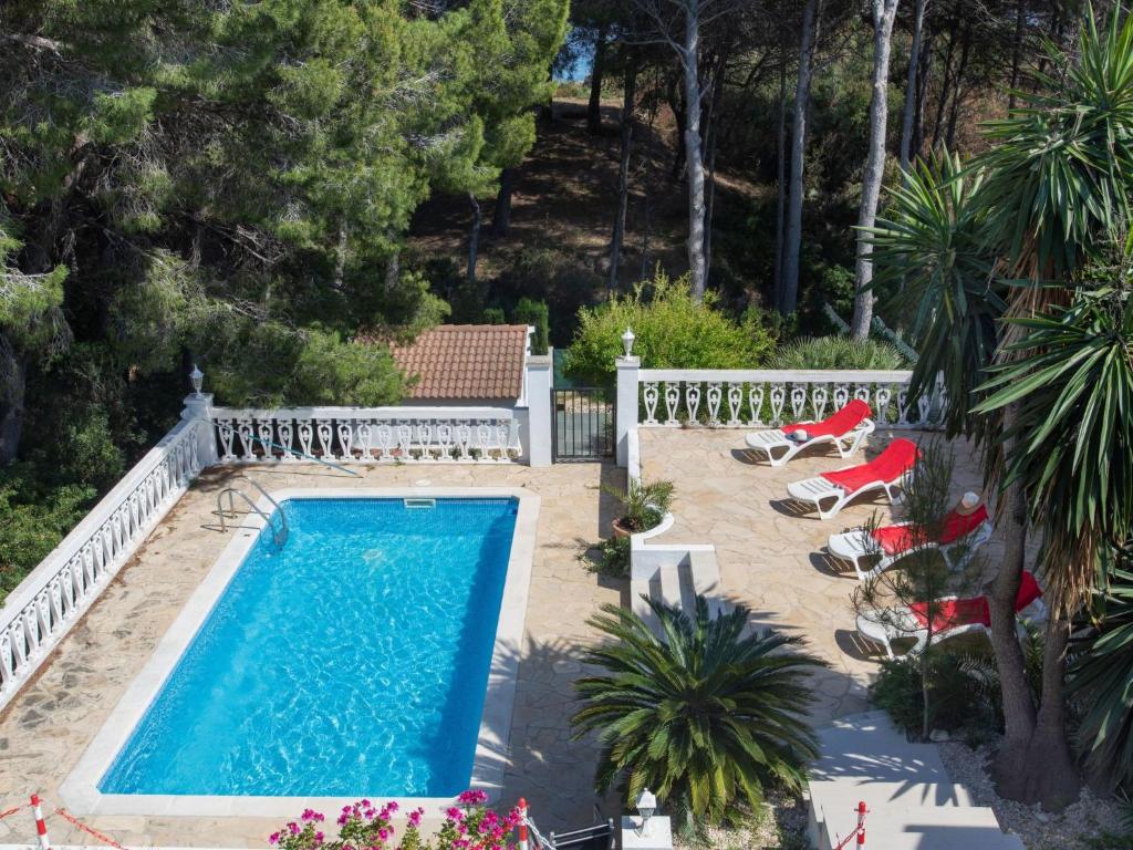 Bazén v ubytování Villa Villa Marina by Interhome nebo v jeho okolí