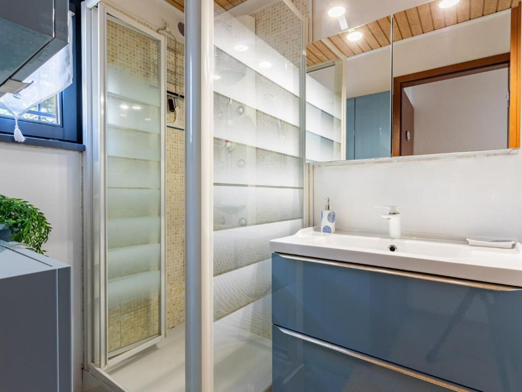 Kúpeľňa v ubytovaní Holiday Home Le Canigounenc by Interhome