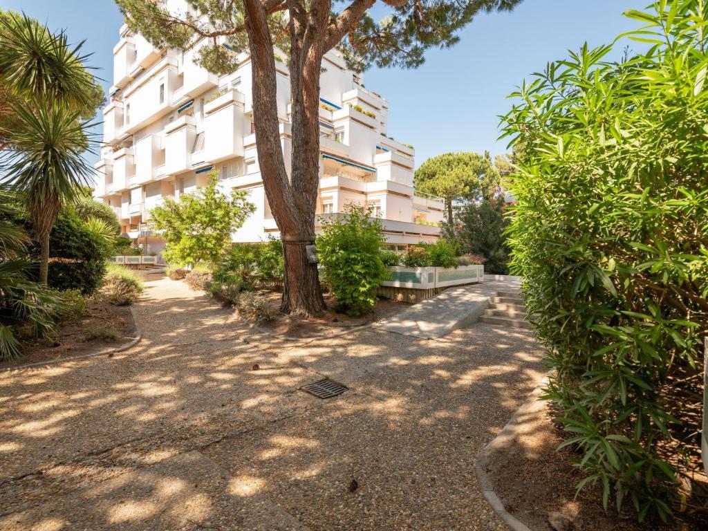 Vonkajšia záhrada v ubytovaní Apartment Antinéa-4 by Interhome