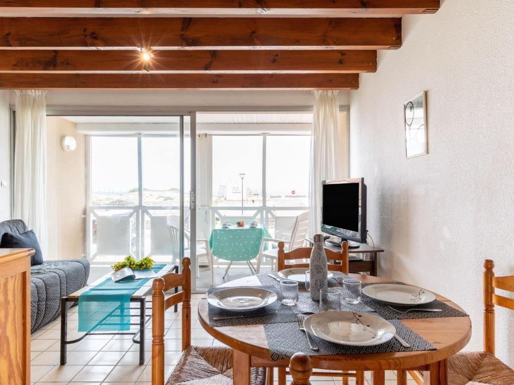TV a/nebo společenská místnost v ubytování Apartment Belvédère 4 by Interhome