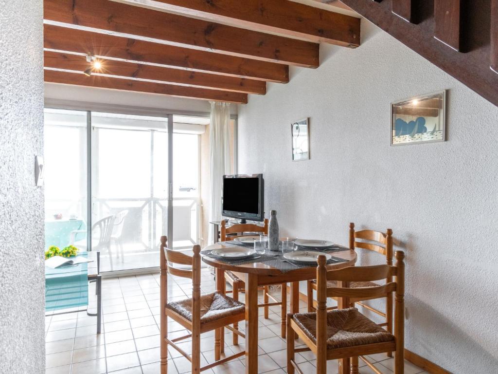 TV a/nebo společenská místnost v ubytování Apartment Belvédère 4 by Interhome