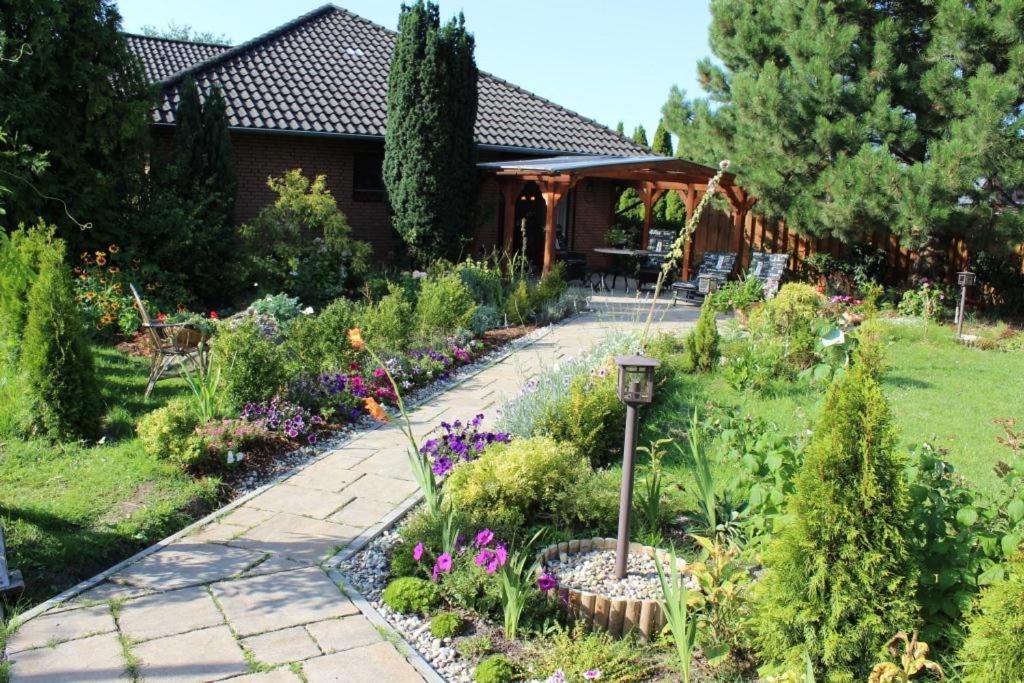 Κήπος έξω από το Ferienwohnung Libelle