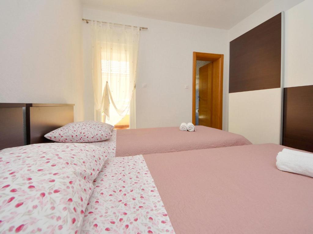 Posteľ alebo postele v izbe v ubytovaní Apartment Tanja-1 by Interhome