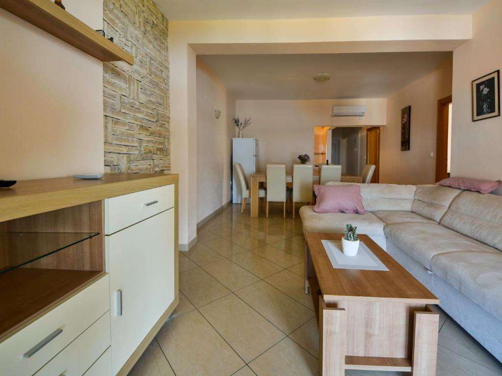 Posedenie v ubytovaní Apartment Tanja-1 by Interhome