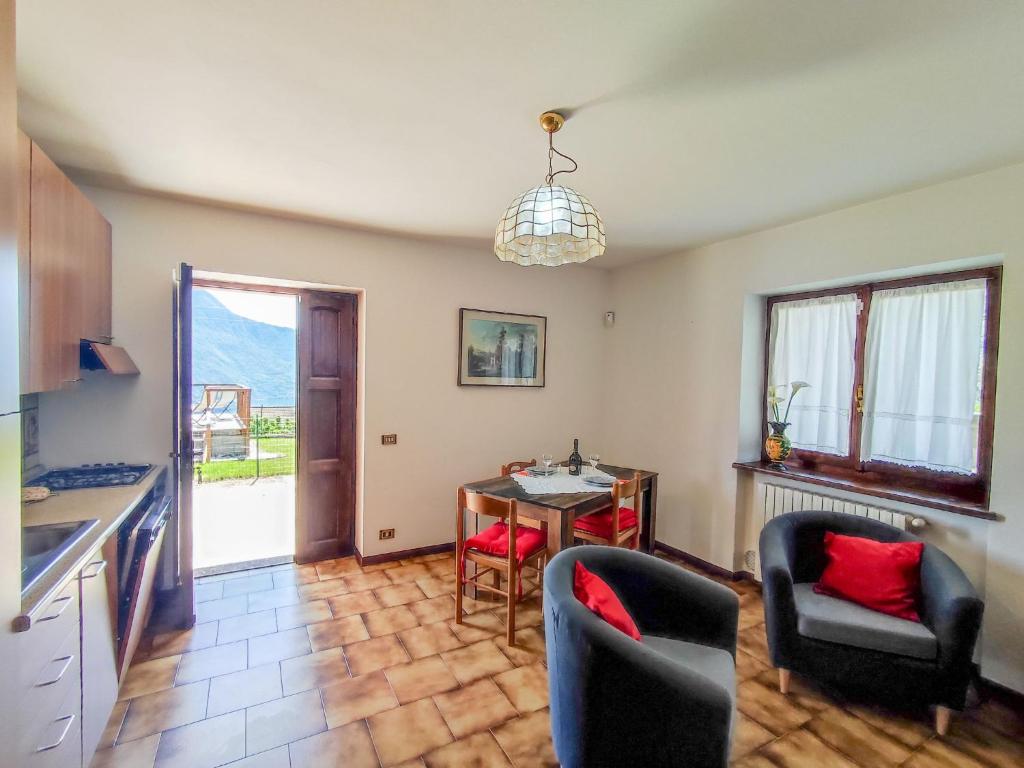 Kuchyňa alebo kuchynka v ubytovaní Apartment Dora by Interhome