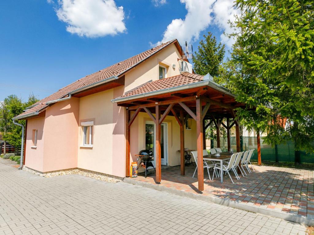 Budova, v ktorej sa dovolenkový dom nachádza
