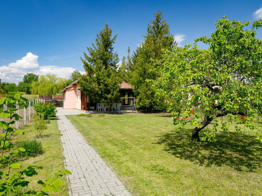 Vonkajšia záhrada v ubytovaní Holiday Home Pear Trees by Interhome