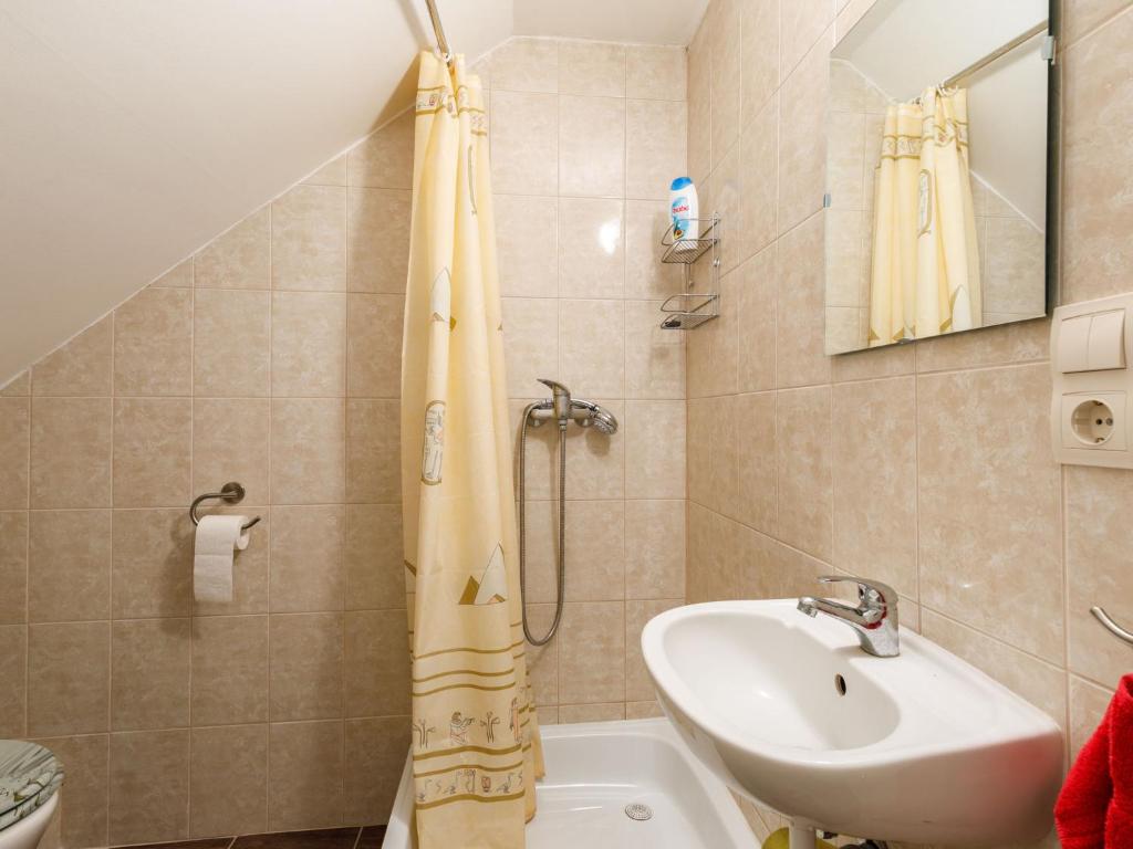 Kúpeľňa v ubytovaní Holiday Home Pear Trees by Interhome