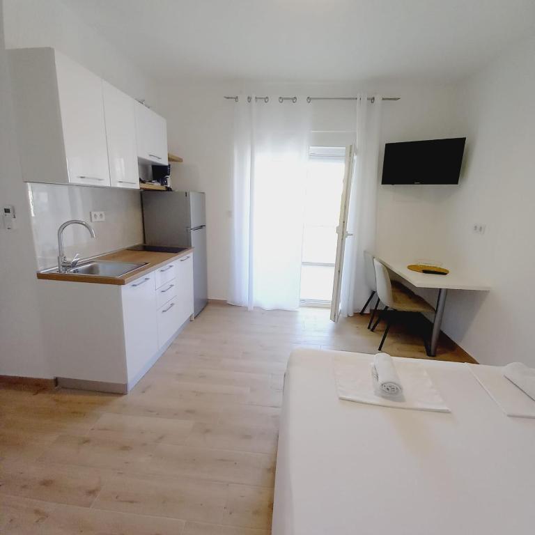 Apartments M & L Murter - Студия с балконом