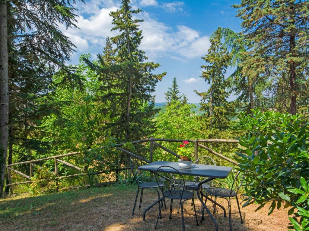 Ogród w obiekcie Holiday Home Le Bonatte by Interhome
