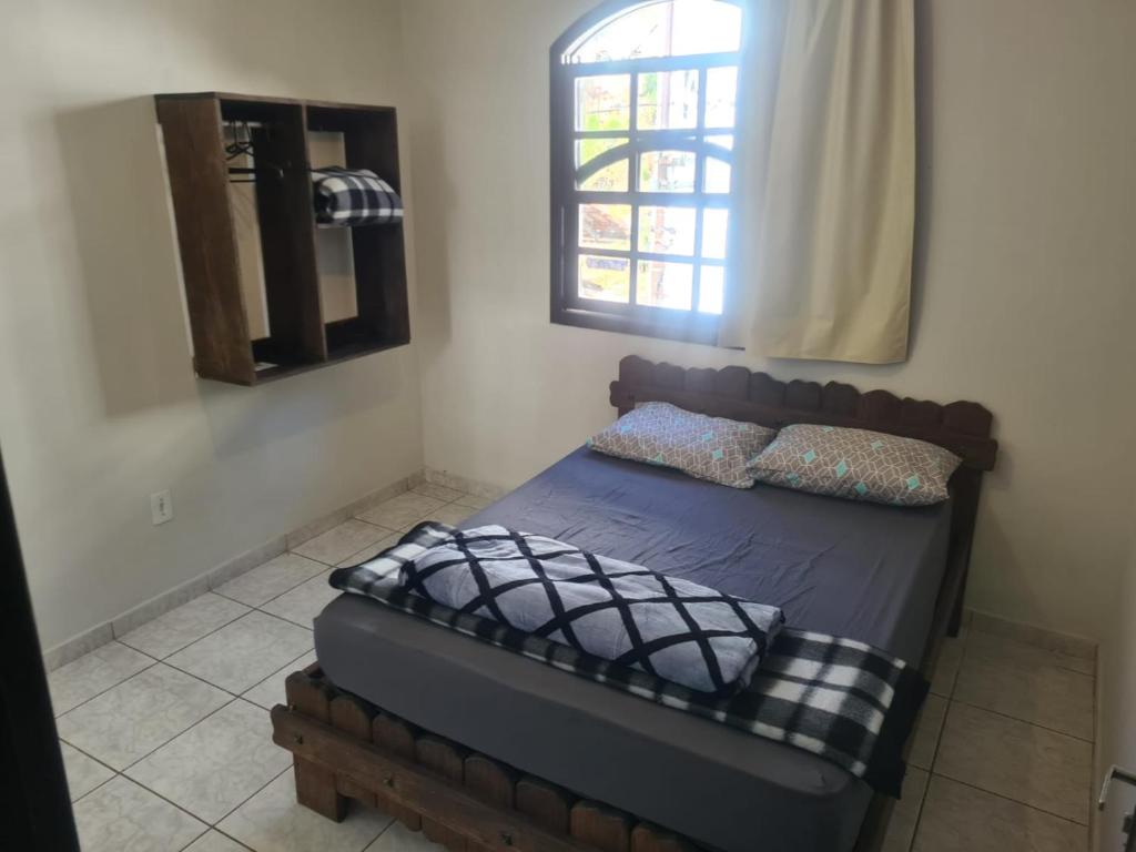 En eller flere senge i et værelse på Cantinho em Ouro Preto