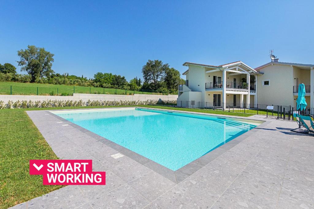 una piscina frente a una casa en La Cittadella PT-6 by Wonderful Italy, en Manerba del Garda