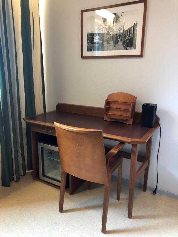 West Side Hotel - Budget Single Room