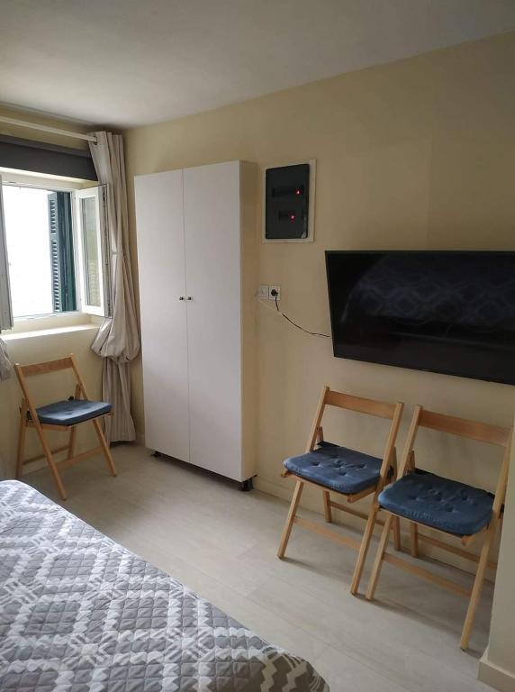 TV a/nebo společenská místnost v ubytování Gerry's Place