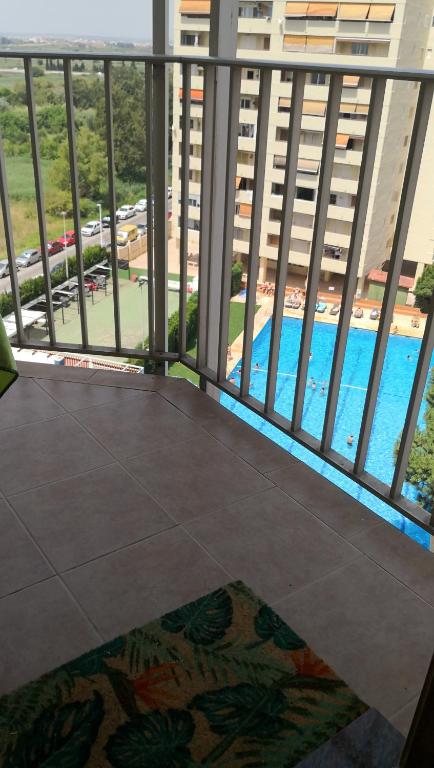 Bazén v ubytování Espectacular apartment con piscina, vistas al mar y tranquilidad 10 min desde Valencia nebo v jeho okolí