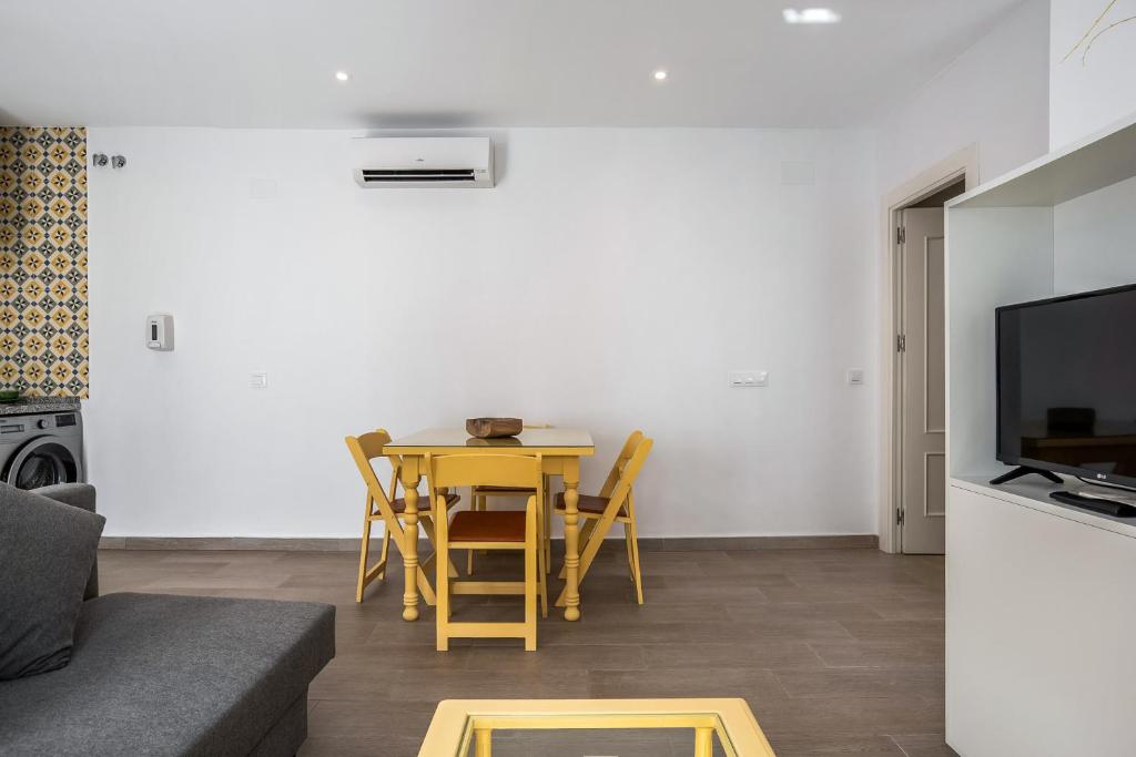Televízia a/alebo spoločenská miestnosť v ubytovaní Casa de 10 - 4 Interior
