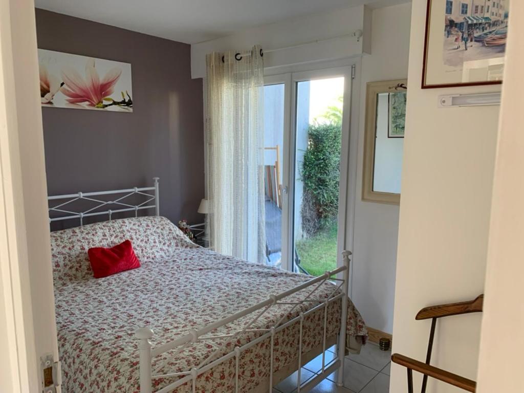Posteľ alebo postele v izbe v ubytovaní Résidence Les jardins de Courseulles F3