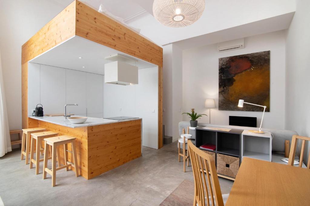 a kitchen and living room with a table and chairs at Casa Vermelha ii in Faro