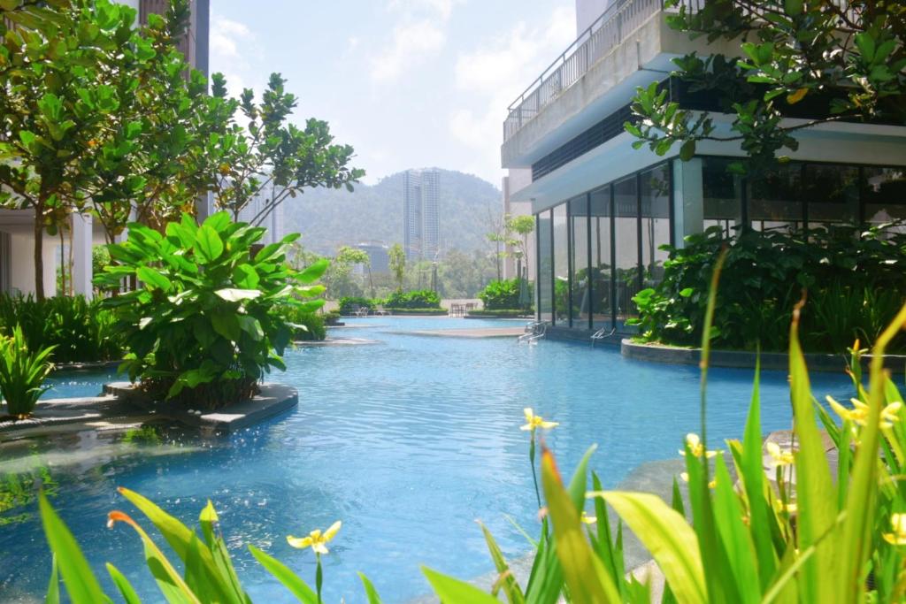 Sunshine Houz 3-bedroom (8-12 pax) @ Midhill Genting (Free WiFi) - Housity