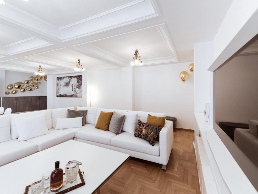 Posedenie v ubytovaní Luxury 3BR Apartment in the Heart of the City