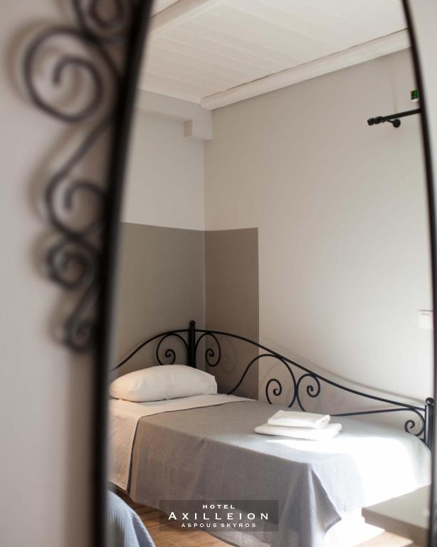 Postel nebo postele na pokoji v ubytování Achilleion Hotel