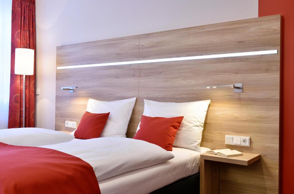 Postel nebo postele na pokoji v ubytování das seidl - Hotel & Tagung - München West