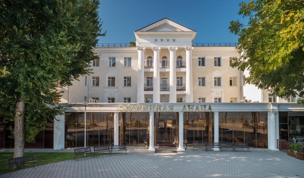 Budynek, w którym mieści się hotel