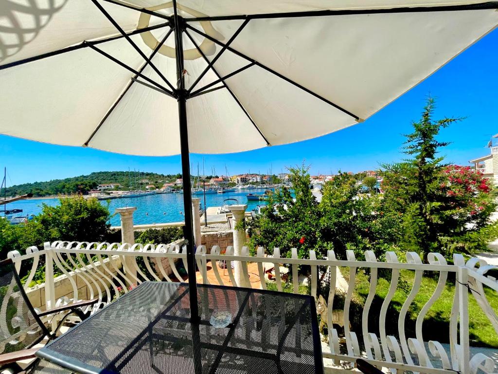 Seafront apartment with amazing view