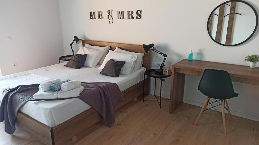 Uma cama ou camas num quarto em Bourbos Summer Rooms