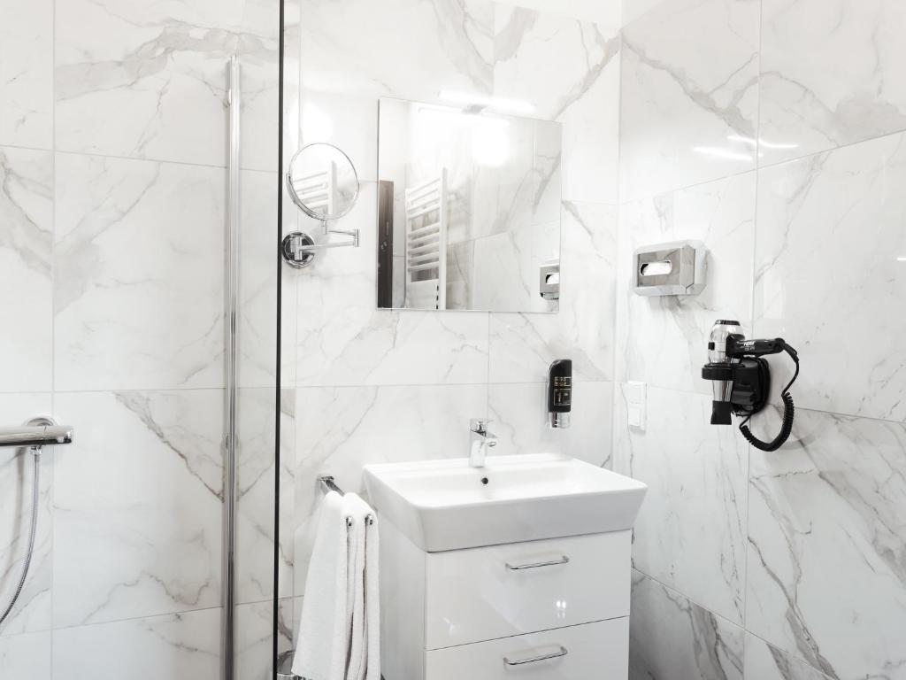 THE ROOMS - Hotel & House - Resim 38