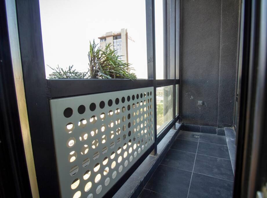 En balkong eller terrasse på Nice apartment for rent In Bağcılar with FREE Park