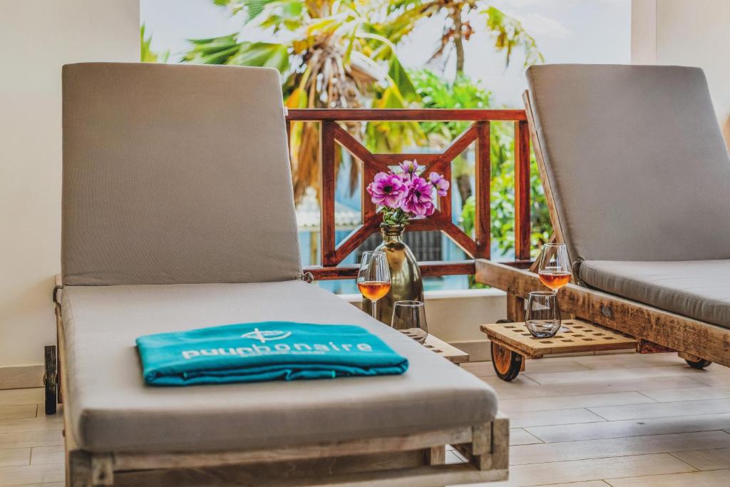 Posezení v ubytování Puur Bonaire Boetiekhotel